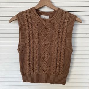 🧡NEVER WORN Aritzia Cable Knit Vest